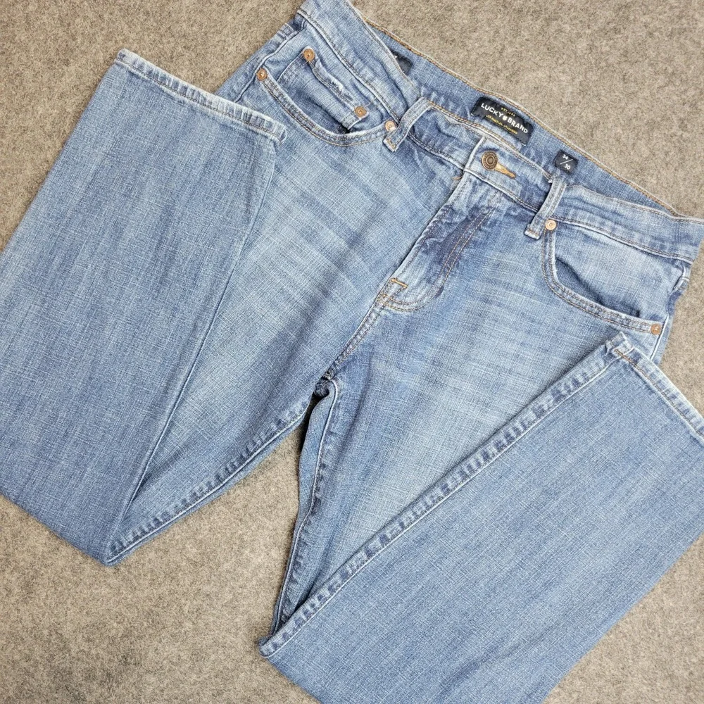 Lucky Brand Jeans Mens 34X30 Blue Denim Whiskered 221 Straight Leg Everyday